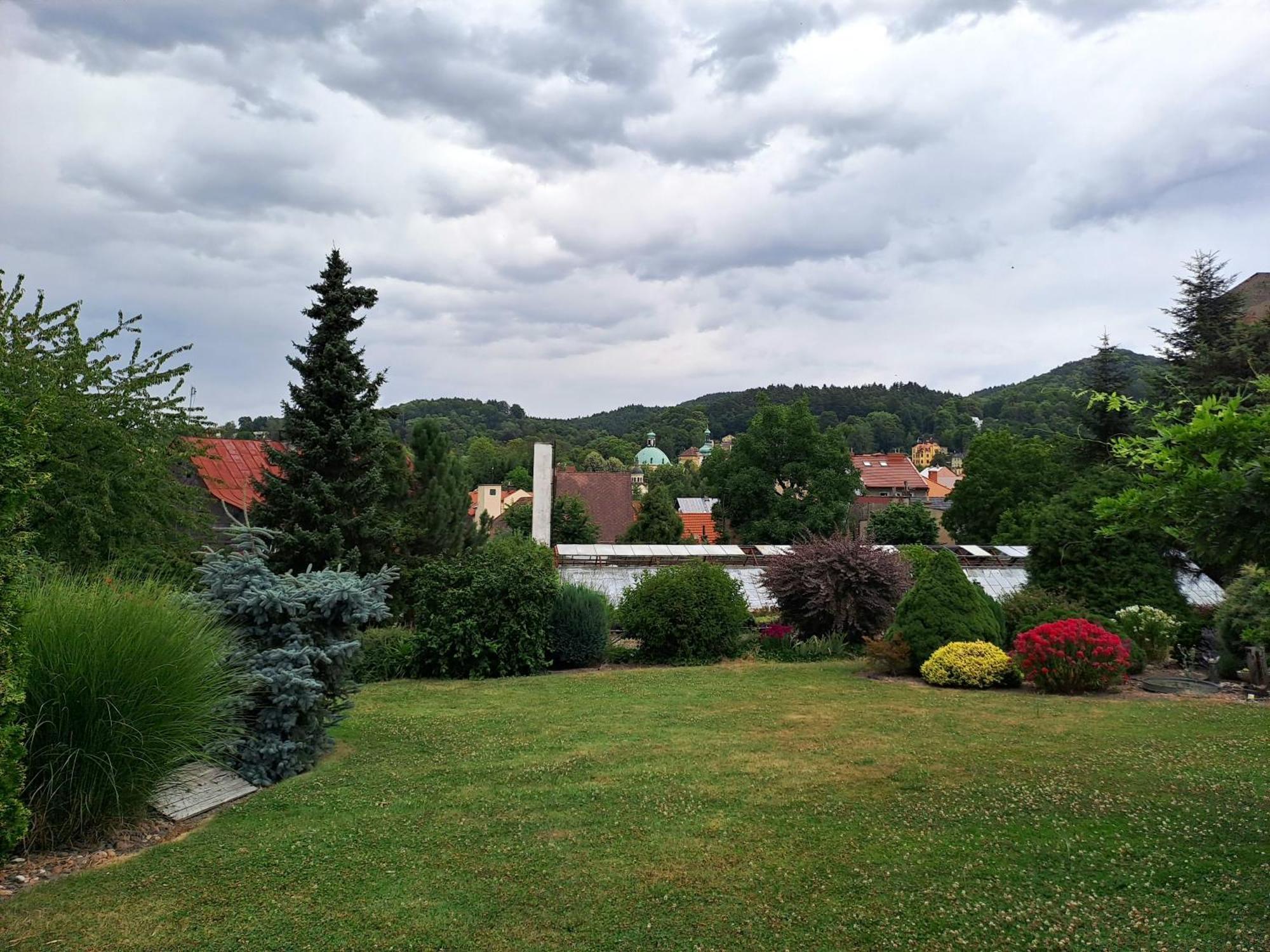 Kamelie Hotell Česká Kamenice Exteriör bild
